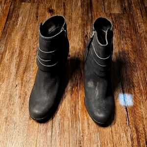 Womens Just Fab Evathia Black Faux Leather Ankle Boots with Straps Sz 10
